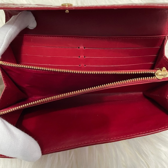 SOLD Beautiful Louis Vuitton Sarah Wallet - Picture 3 of 12